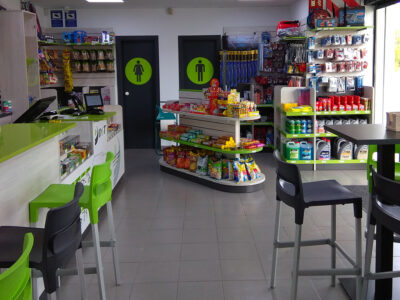 Tienda Y Cafetería DST Alzuza